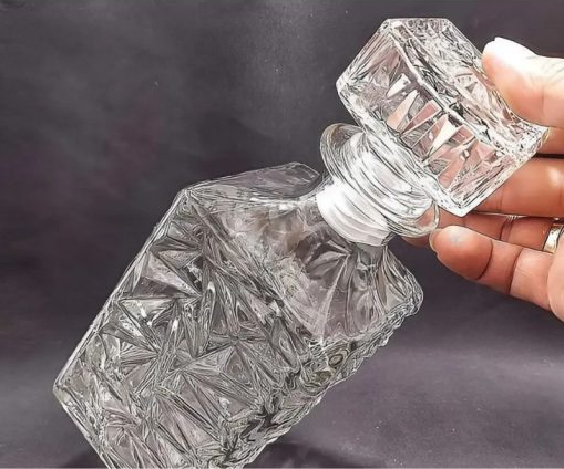 Chai thủy tinh đựng rượu mẫu kim cương 1 lít